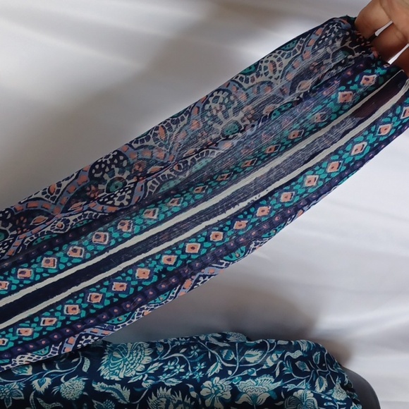 Lucky Brand Top - boho style, v-neck,  tie drawstring bottom,  elastic arm holes - Picture 3 of 8